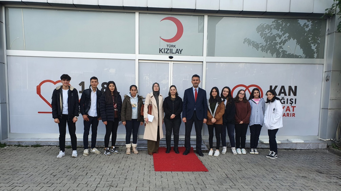 Okulumuz Kızılay Kulübü Tarafından Diyarbakır Kızılay Kan Bağışı Merkezine Ziyaret Gerçekleştirildi.